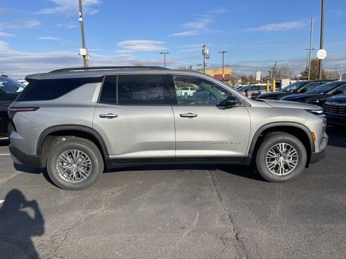 New 2026 Chevrolet Traverse LT image 7