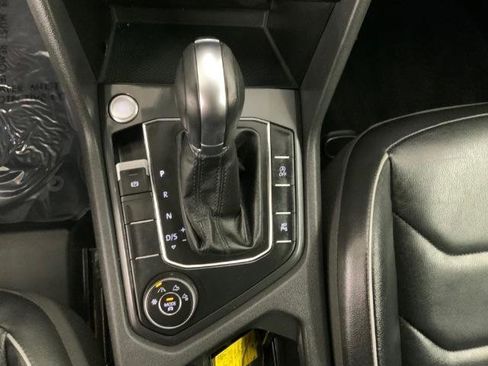Used 2019 Volkswagen Tiguan SEL Premium image 17