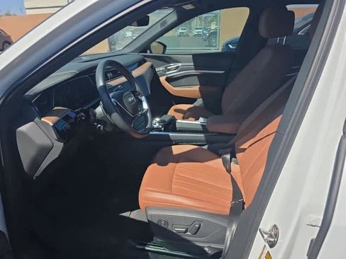 Used 2024 Audi Q8 e-tron Premium Plus w/ Premium Plus Package image 11