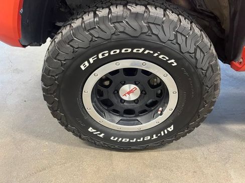 Used 2017 Toyota Tacoma TRD Sport w/ Tow Package AWD/4WD image 30