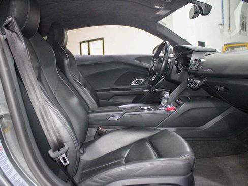 Used 2017 Audi R8 V10 w/ Carbon Exterior Package image 34