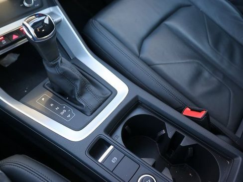 Used 2025 Audi Q3 2.0T Premium image 24