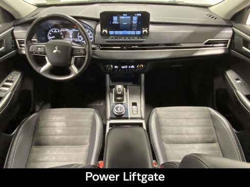 Used 2024 Mitsubishi Outlander SE image 11