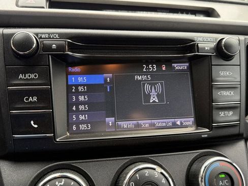 Used 2018 Toyota RAV4 LE FWD image 12