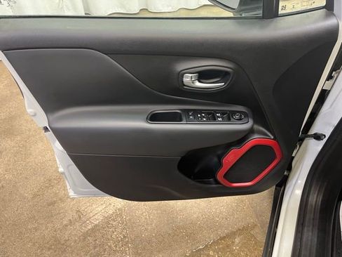 Used 2022 Jeep Renegade Trailhawk image 13