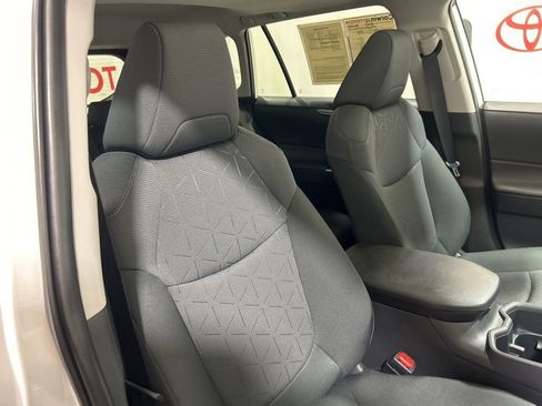Used 2025 Toyota RAV4 XLE image 14