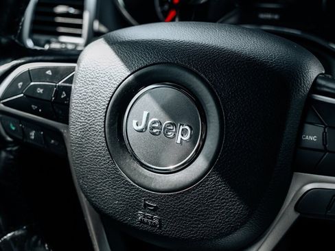 Used 2021 Jeep Grand Cherokee Limited AWD/4WD image 28