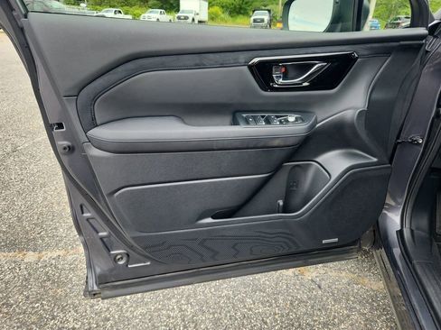 Used 2025 Subaru Forester Limited image 11