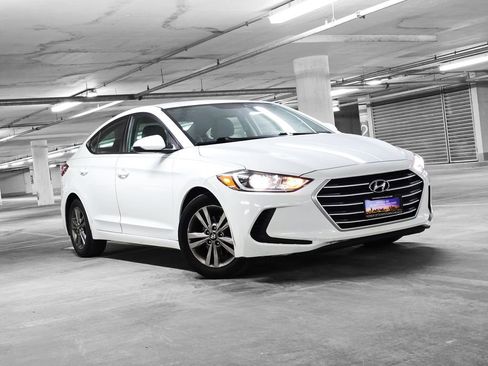 Used 2017 Hyundai Elantra SE image 4