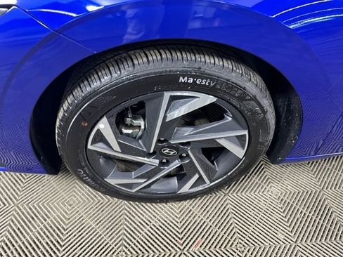 Certified 2025 Hyundai Elantra Sport image 39