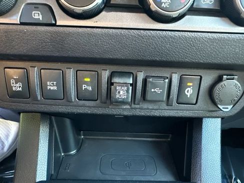 Used 2020 Toyota Tacoma TRD Sport w/ Technology Package AWD/4WD image 37