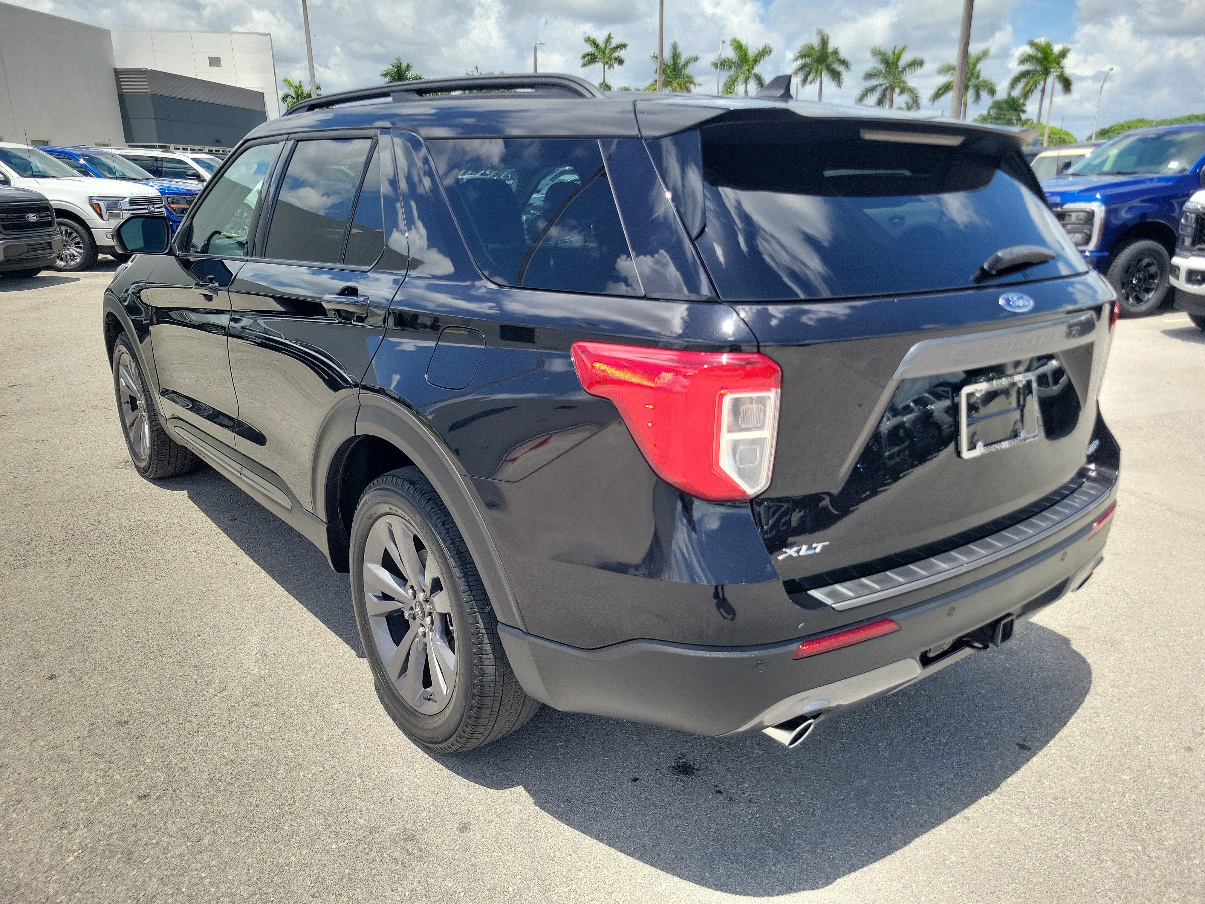 Used 2023 Ford Explorer XLT w/ Equipment Group 202A AWD/4WD image 7