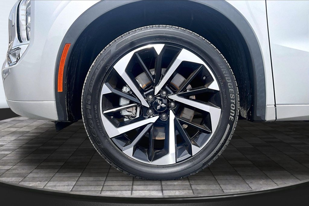 Used 2024 Mitsubishi Outlander SEL AWD/4WD image 9