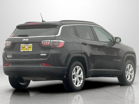 Used 2024 Jeep Compass Latitude image 5