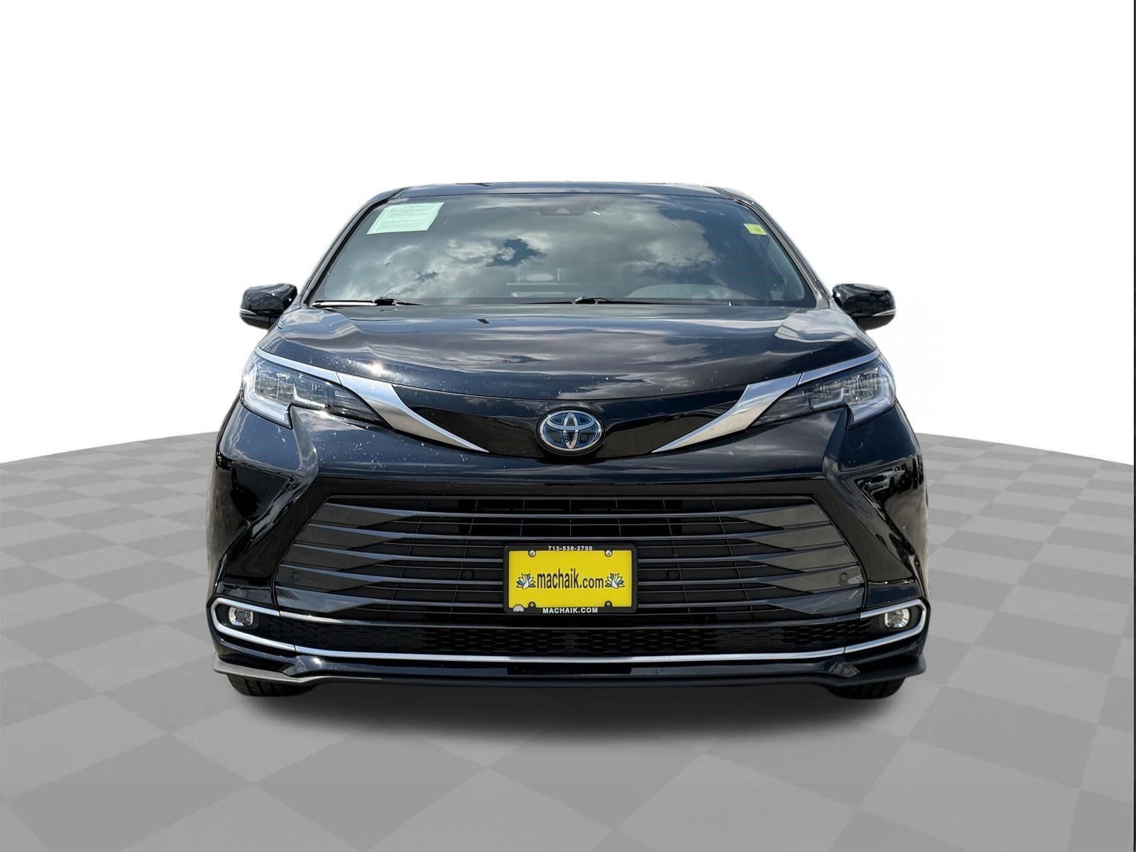 Used 2025 Toyota Sienna Limited AWD/4WD image 8