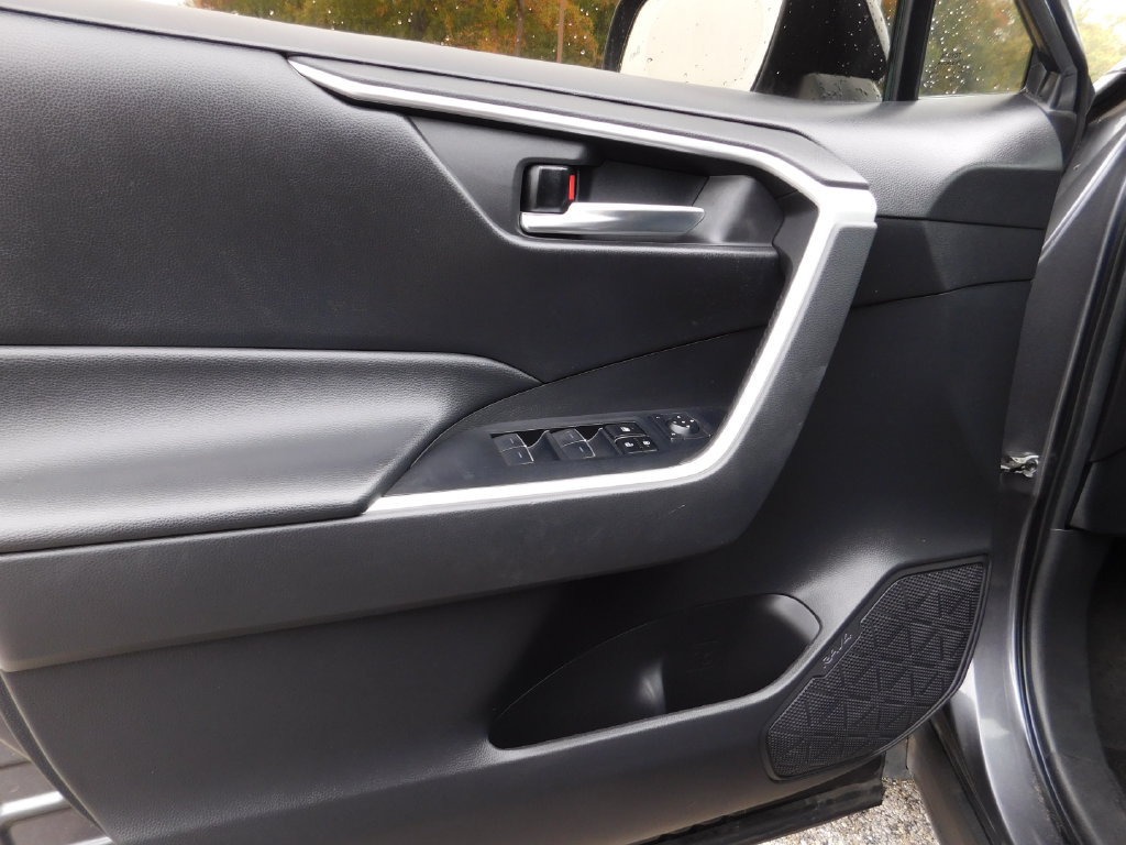 Used 2022 Toyota RAV4 XLE AWD/4WD image 18