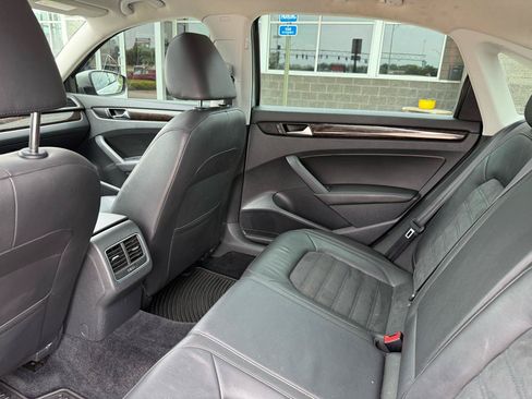 Used 2014 Volkswagen Passat 1.8T SEL Premium FWD image 8