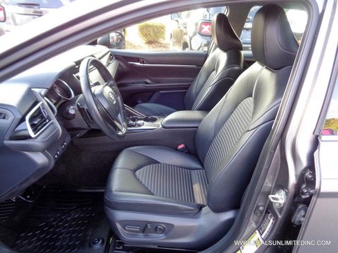 Used 2018 Toyota Camry SE w/ Convenience Package image 9