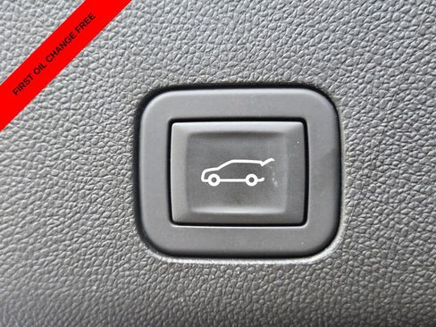 Used 2025 GMC Yukon XL Denali image 20