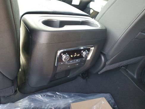 New 2026 GMC Yukon XL AT4 AWD/4WD image 16