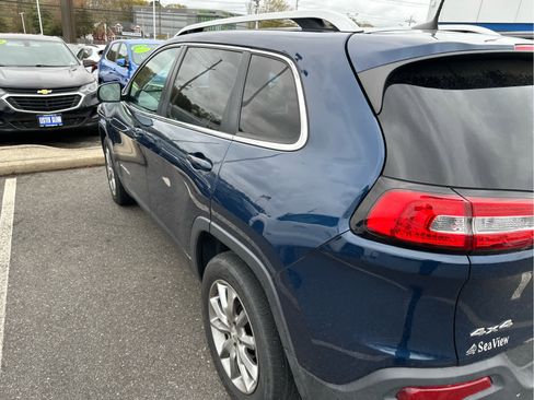 Used 2018 Jeep Cherokee Limited AWD/4WD image 4