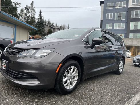 Used 2017 Chrysler Pacifica Touring FWD image 9