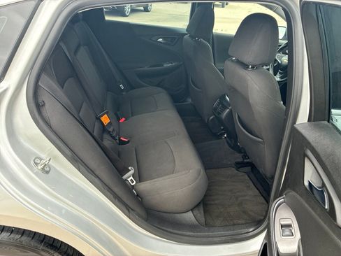 Used 2018 Chevrolet Malibu LT FWD image 18