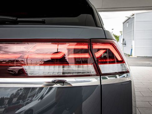 New 2026 Volkswagen Atlas Cross Sport SE FWD image 17