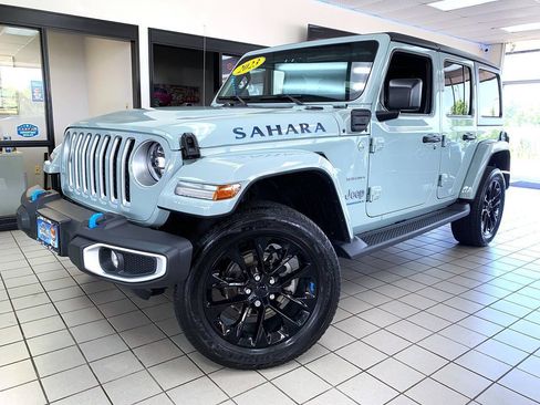 Used 2023 Jeep Wrangler Unlimited Sahara w/ Cold Weather Group AWD/4WD image 1