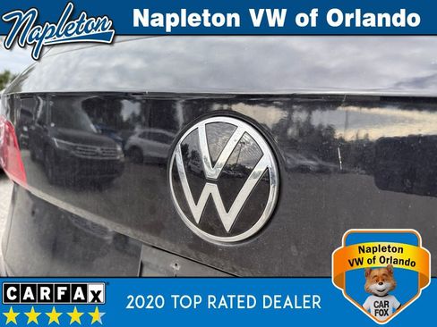 Used 2023 Volkswagen Taos SE w/ Panoramic Sunroof Package image 11