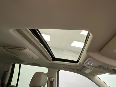 Used 2020 Chevrolet Suburban Premier image 24