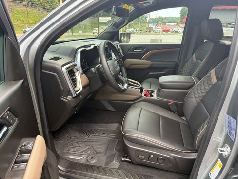 Certified 2025 GMC Canyon Denali AWD/4WD image 9