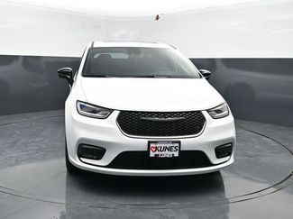 New 2026 Chrysler Pacifica Select video 2