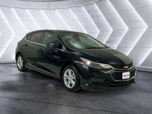 Used 2017 Chevrolet Cruze LT image 1