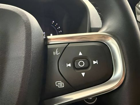 Used 2023 Volvo XC40 B5 Plus AWD/4WD image 21
