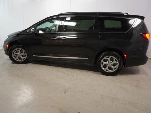New 2023 Chrysler Pacifica Limited w/ Uconnect Theater Family Group image 14