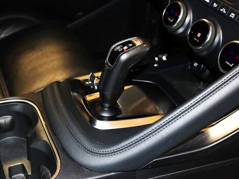 Used 2020 Jaguar E-PACE SE image 32