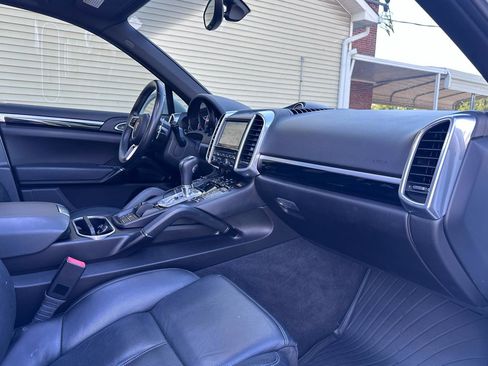 Used 2016 Porsche Cayenne AWD/4WD image 20