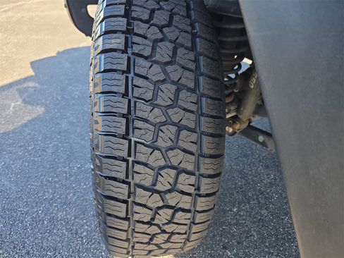 Used 2014 Jeep Wrangler Unlimited Rubicon w/ Connectivity Group image 27