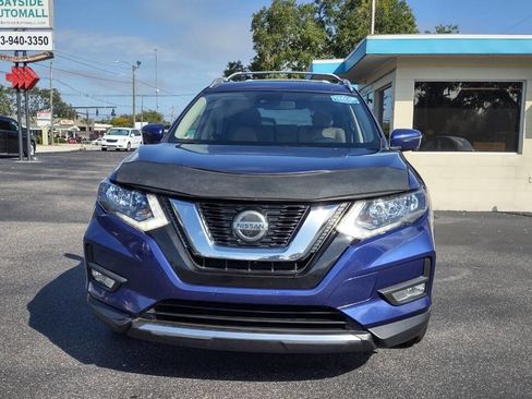 Used 2019 Nissan Rogue SV w/ Premium Package image 2