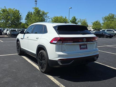 Used 2024 Volkswagen Atlas Cross Sport SE w/ Panoramic Sunroof Package FWD image 7