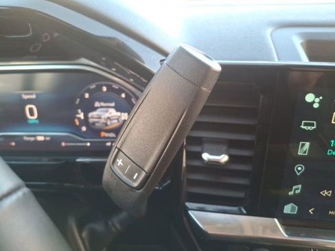 Used 2024 Chevrolet Silverado 1500 RST image 25