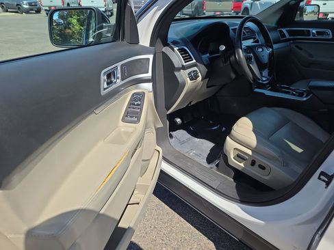 Used 2015 Ford Explorer XLT w/ Equipment Group 202A AWD/4WD image 16