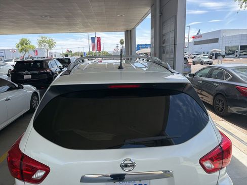 Used 2018 Nissan Pathfinder SV AWD/4WD image 12