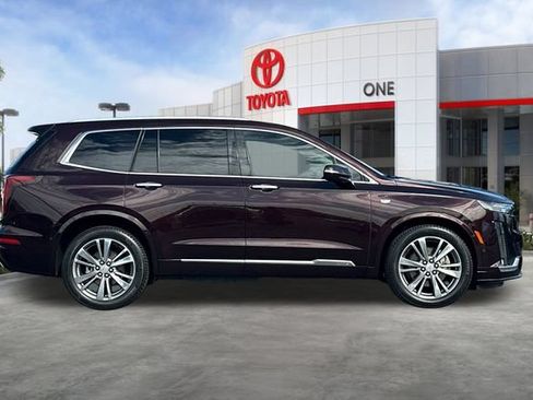 Used 2020 Cadillac XT6 Premium Luxury FWD image 3