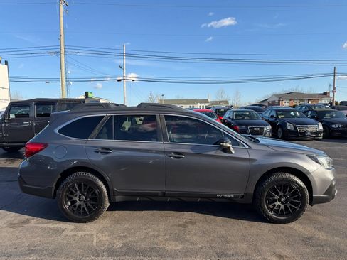 Used 2018 Subaru Outback 2.5i Premium AWD/4WD image 2