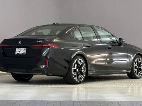 Used 2026 BMW 530i w/ M Sport Package image 8