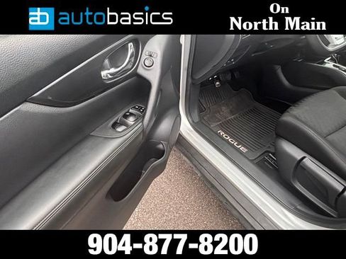 Used 2017 Nissan Rogue S AWD/4WD image 28