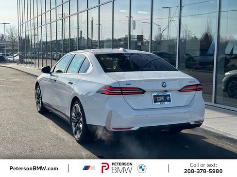 New 2026 BMW 530i xDrive w/ Premium Package image 4