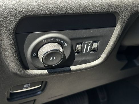 Used 2023 Jeep Grand Cherokee L Limited AWD/4WD image 9